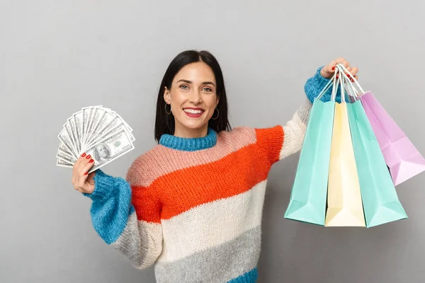 Foto Mujer Alegre 30S Sosteniendo Montón Dinero Bolsas Compras Aisladas — Foto de Stock