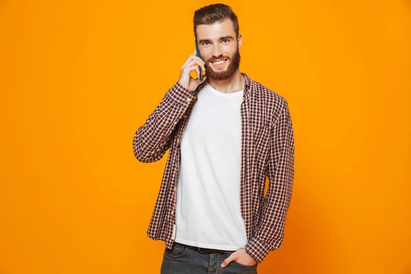 Retrato Joven Alegre Con Ropa Casual Pie Aislado Sobre Fondo —  Fotos de Stock