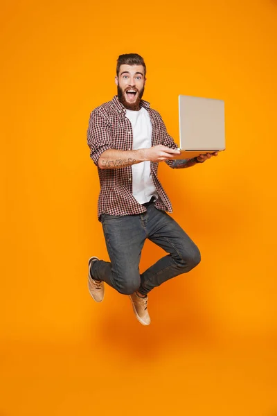 Retrato Cuerpo Entero Joven Alegre Con Ropa Casual Aislada Sobre — Foto de Stock