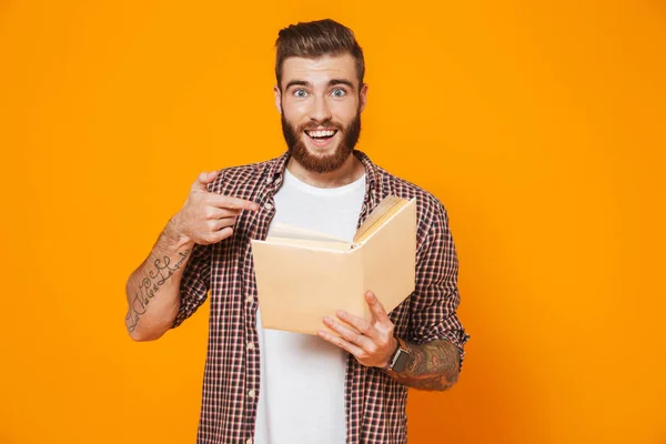 Retrato Joven Alegre Con Ropa Casual Pie Aislado Sobre Fondo — Foto de Stock