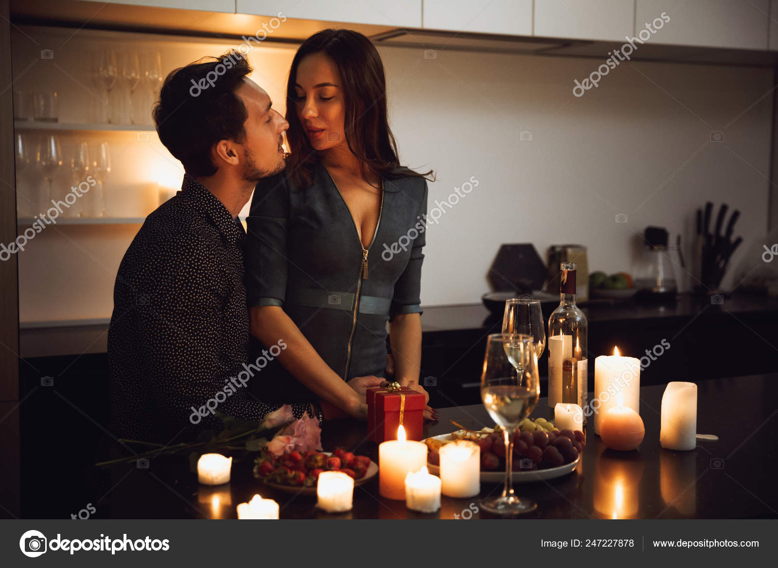 Bella Coppia Appassionata Avendo Una Cena Romantica Lume