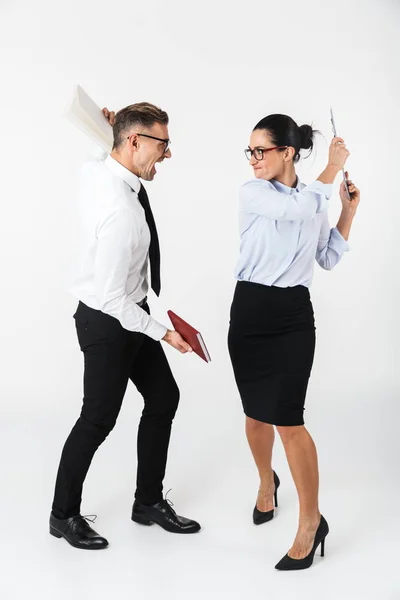 Longitud Completa Una Pareja Colegas Con Ropa Formal Pie Aislado — Foto de Stock