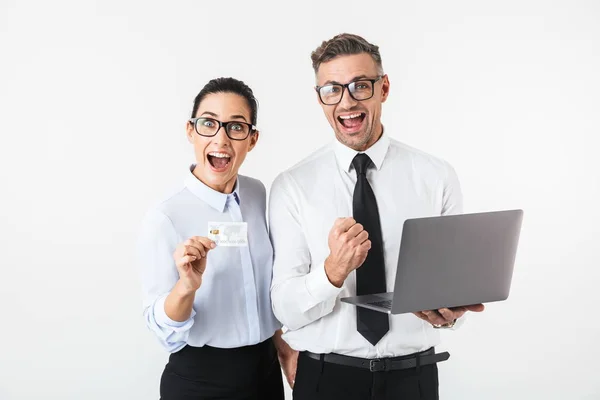 Ein Paar Glückliche Kollegen Formeller Kleidung Stehen Isoliert Vor Weißem — Stockfoto