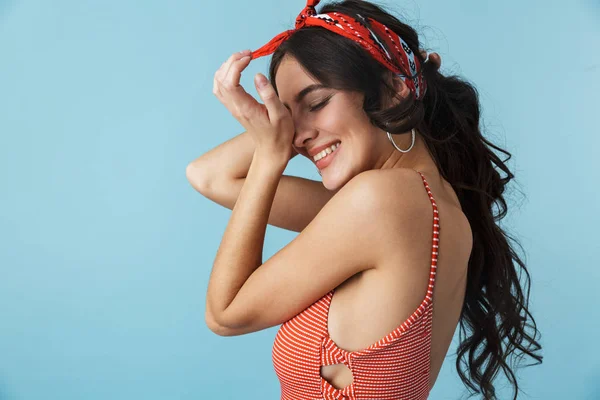 Linda Menina Alegre Vestindo Roupas Verão Isolado Sobre Fundo Azul — Fotografia de Stock