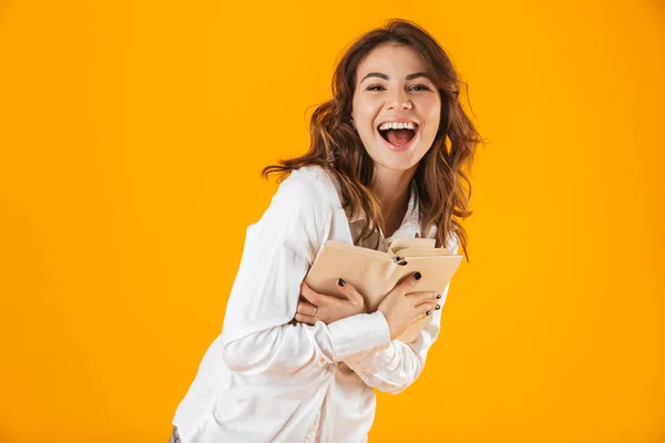 Retrato de una joven alegre con camisa blanca —  Fotos de Stock