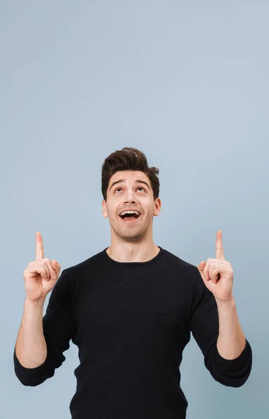 Retrato de um jovem bonito alegre — Fotografia de Stock