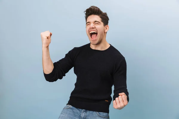 Retrato de un joven guapo alegre — Foto de Stock