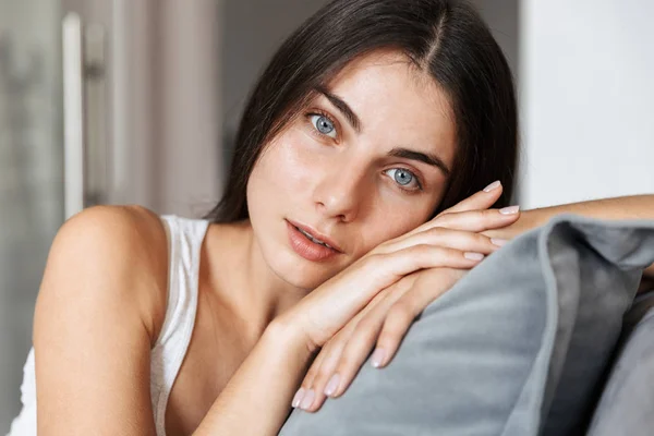 Beautiful young woman relaxing on a couch — Stock Photo, Image
