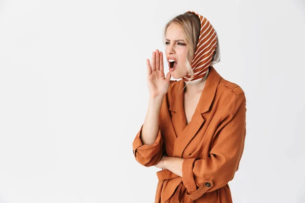 Beautiful screaming young blonde pretty woman wearing silk scarf posing isolated over white wall background. — Stock Photo, Image