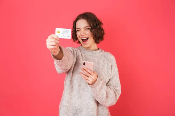 Portrét veselý mladé ženy stojící — Stock fotografie