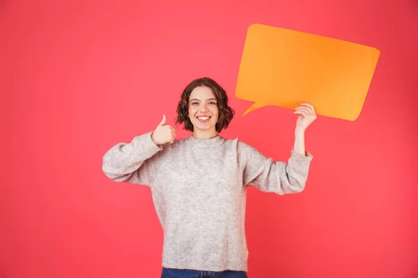 Portret van een vrolijke jonge vrouw — Stockfoto