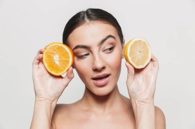 Bir genç sağlıklı çekici esmer kadın Güzellik Portresi