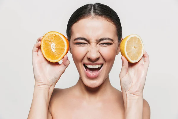 Retrato de beleza de uma jovem mulher morena atraente e saudável — Fotografia de Stock