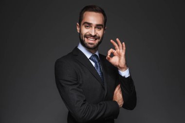 kendinden emin bir yakışıklı işadamı portresi