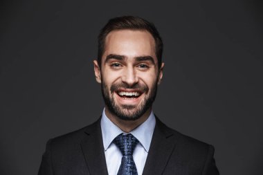 kendinden emin bir yakışıklı işadamı portresi