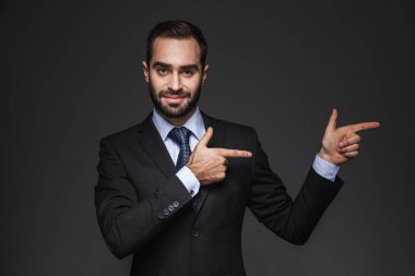 kendinden emin bir yakışıklı işadamı portresi