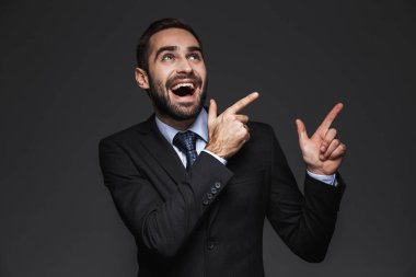 kendinden emin bir yakışıklı işadamı portresi