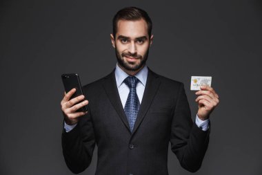 kendinden emin bir yakışıklı işadamı portresi