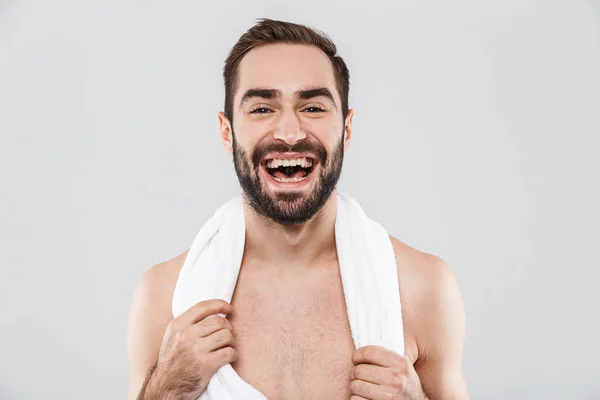 젊은 잘생긴 수염된 shirtless 남자의 클로즈업 — 스톡 사진