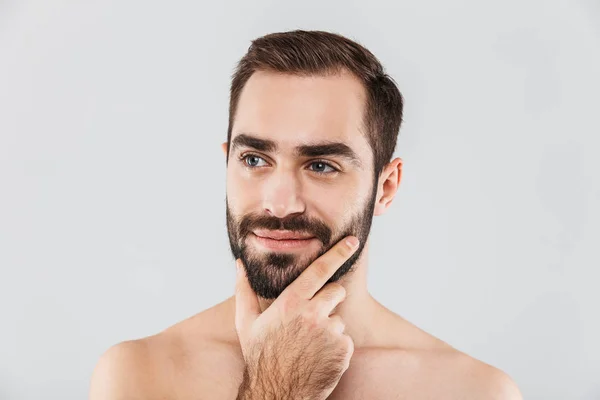 Nahaufnahme eines jungen gutaussehenden bärtigen Mannes ohne Hemd — Stockfoto