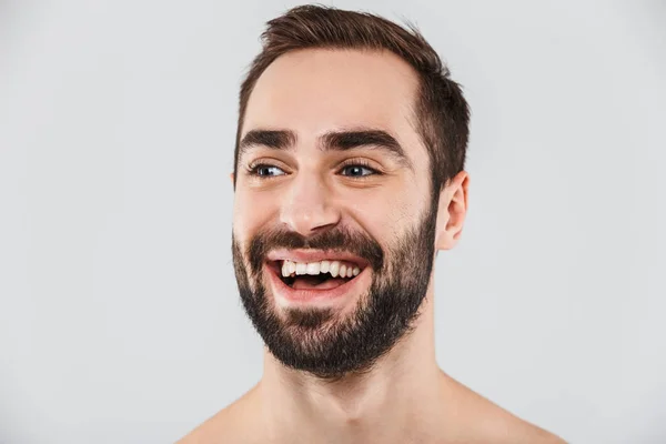 Крупным планом молодого красивого бородатого мужчину — стоковое фото