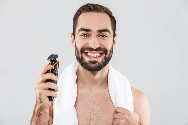 Retrato de um homem barbudo sem camisa alegre — Fotografia de Stock