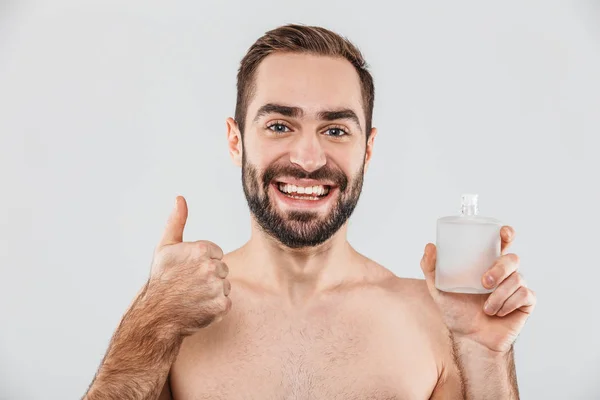 Retrato de un hombre barbudo alegre sin camisa —  Fotos de Stock