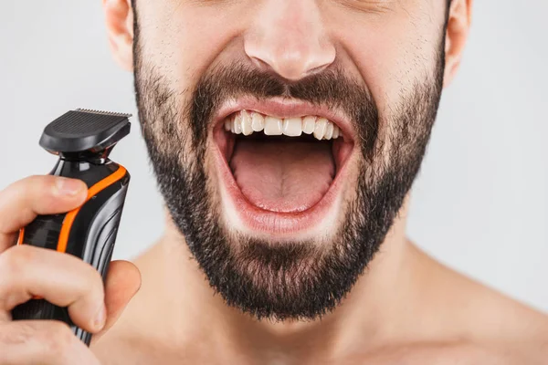 Retrato de cerca de un hombre barbudo guapo — Foto de Stock