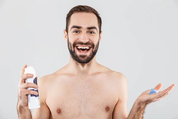 Portrét veselý shirtless vousatého muže — Stock fotografie