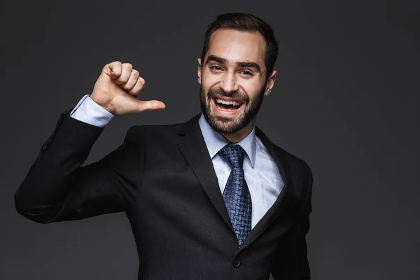 Primo piano di un bel giovane uomo d'affari sorridente — Foto Stock