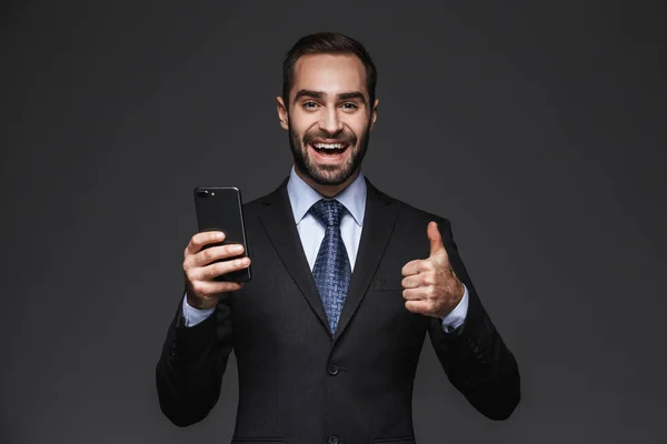 Retrato de un hombre de negocios guapo y seguro —  Fotos de Stock