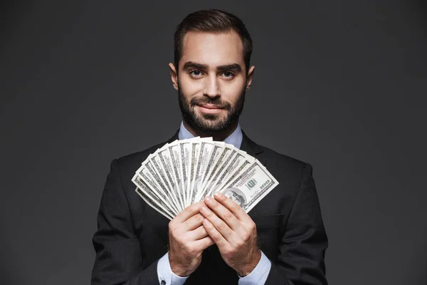 Retrato de um empresário bonito confiante — Fotografia de Stock