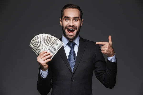 Retrato de um empresário bonito confiante — Fotografia de Stock