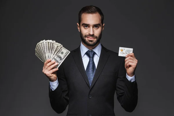 Retrato de um empresário bonito confiante — Fotografia de Stock