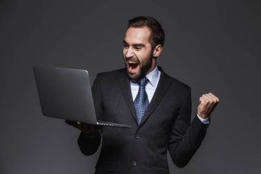 kendinden emin bir yakışıklı işadamı portresi