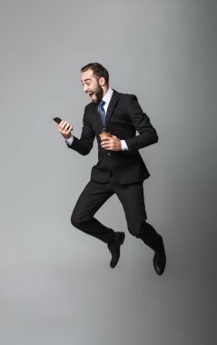 kendinden emin bir yakışıklı işadamı portresi