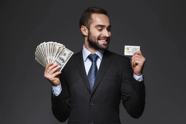 Retrato de un hombre de negocios guapo y seguro —  Fotos de Stock