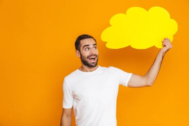 Neşeli adam 30'lu mesaj kabarcık, holding giyim görüntü ben