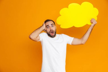 Duygusal adam 30'lu mesaj kabarcık tutan giyim görüntü