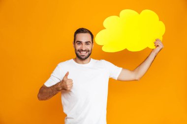 Görüntü güzel adamın 30'lu rahat kıyafet mesaj kabarcık holding