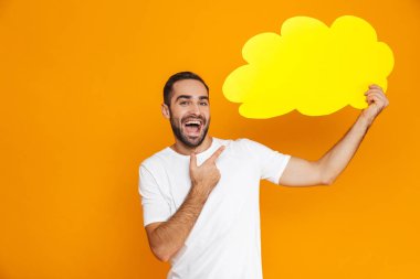 Sakallı adam 30'lu mesaj kabarcık tutan giyim görüntü, 