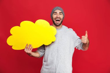 Görüntü güzel adam 30'lu giyen şapka mesaj kabarcık, holding ben