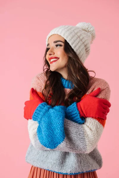 Vackra unga leende kvinna tröja — Stockfoto
