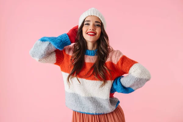 Hermosa joven sonriente mujer usando suéter —  Fotos de Stock