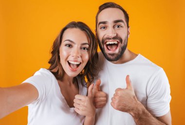 İki Avrupa İnsan erkek ve taki gülümseyen kadın portresi
