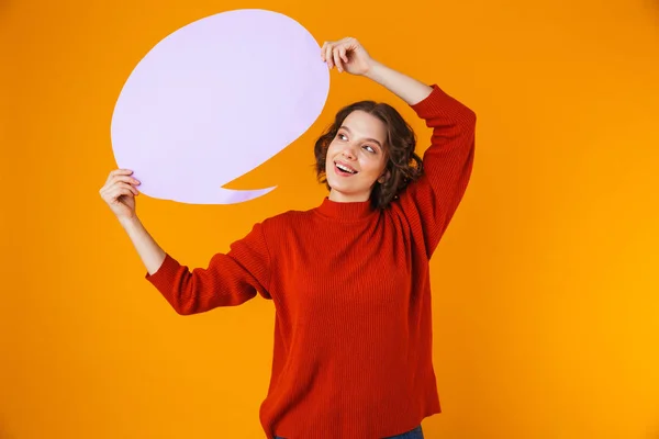 Imagem da menina alegre segurando bolha pensamento com copyspace whi — Fotografia de Stock