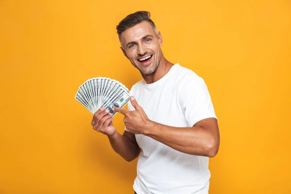 Image of handsome guy 30s in white t-shirt smiling and holding b — Stock Photo, Image