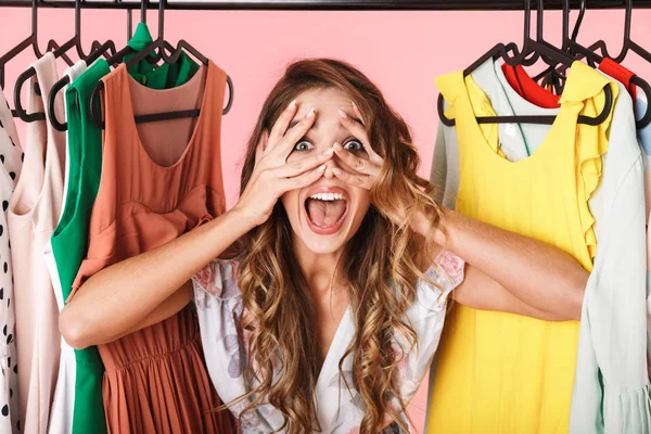 Foto de mujer alegre en vestido de pie dentro del armario rack f —  Fotos de Stock