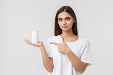 Genç ve güzel bir kadın portresi kapatın