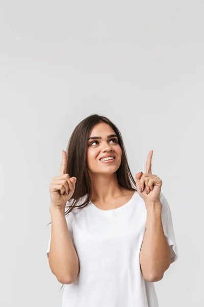 Retrato de uma bela jovem mulher casualmente vestida — Fotografia de Stock